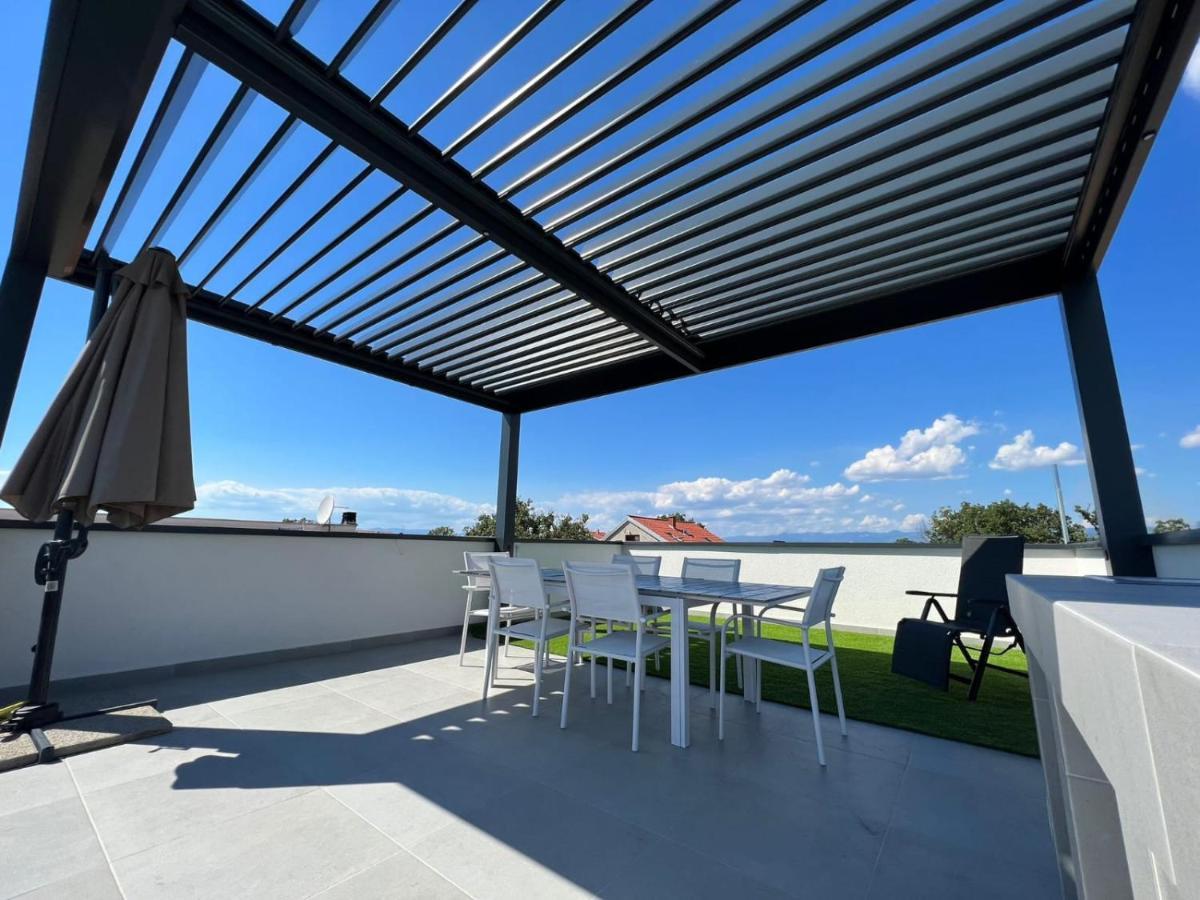 Apartments Terra Sun With Private Pool Or Jacuzzi Njivice Εξωτερικό φωτογραφία