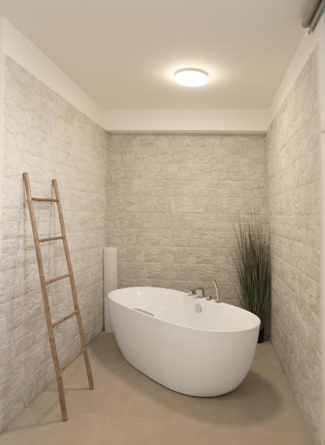 Apartments Terra Sun With Private Pool Or Jacuzzi Njivice Εξωτερικό φωτογραφία